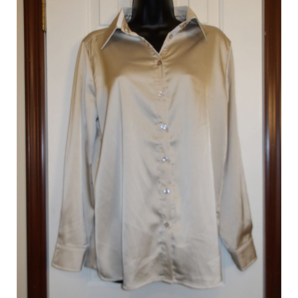 Papillon Blanc Champagne Classic Button Down Blouse